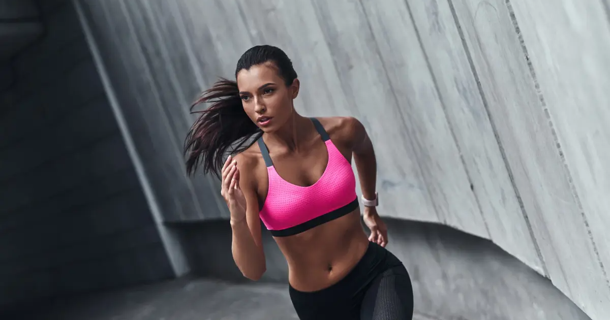 Najlepsza odzież sportowa – jak wybrać ubrania, które poprawią Twoje wyniki i komfort treningu?